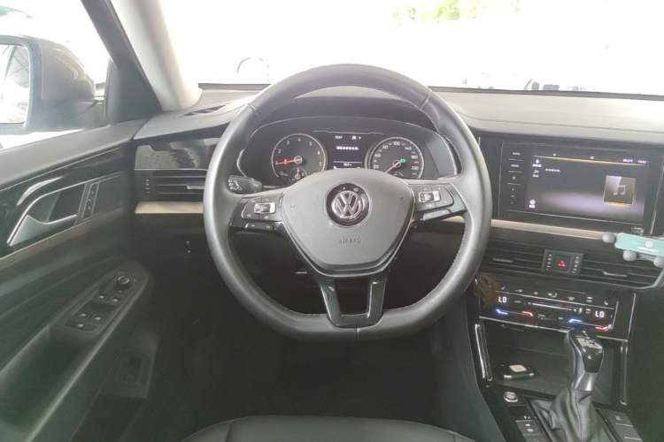 Used Volkswagen Passat 2019 330TSI Elite Edition China VI Steering Wheel