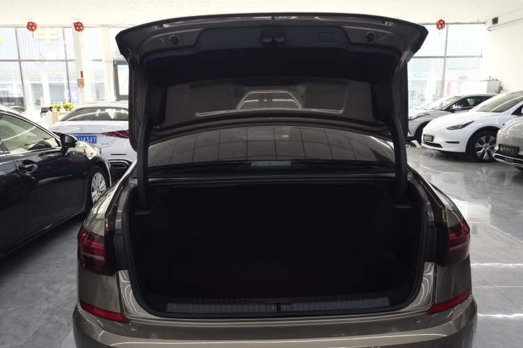 Used Volkswagen Passat 2019 330TSI Luxury Edition China VI Standard Trunk