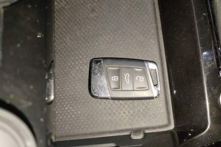 Used Volkswagen Passat 2019 330TSI Elite Edition China V Standard Vehicle Key