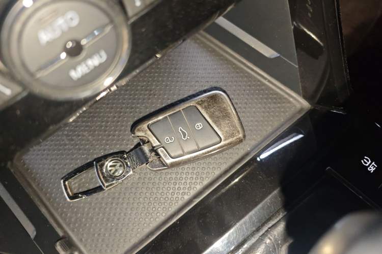 Used Volkswagen Passat 2019 330TSI Luxury Edition China V Standard Vehicle Key