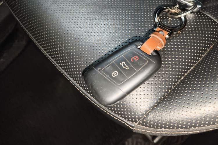 Used Volkswagen Passat 2019 330TSI Luxury Edition China V Standard Vehicle Key