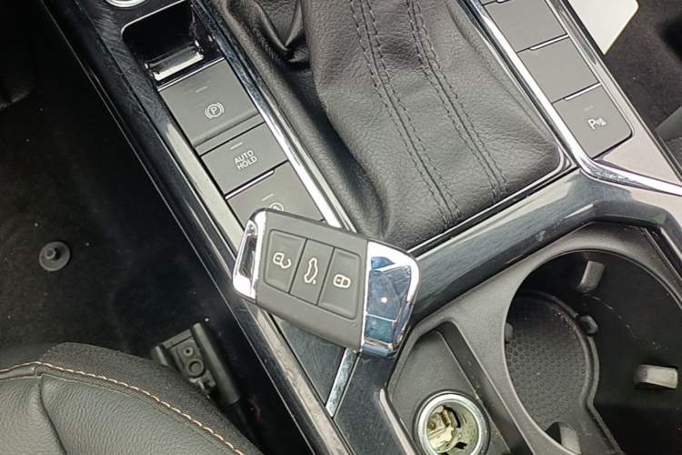 Used Volkswagen Passat 2019 330TSI Elite Edition China VI Vehicle Key