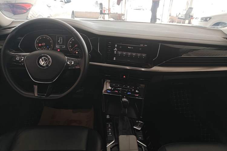 Used Volkswagen Passat 2020 330TSI Elite Edition China VI Audio And AC Panel