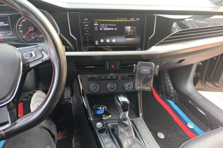 Used Volkswagen Passat 2020 280TSI Business Edition China VI Standard Audio And AC Panel