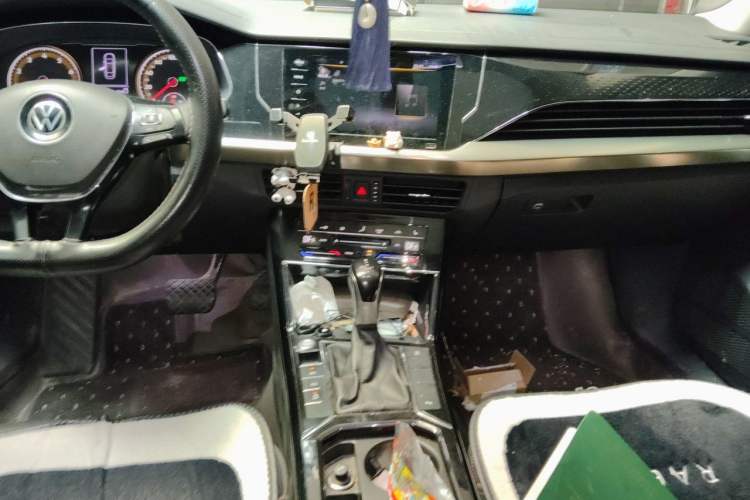 Used Volkswagen Passat 2020 Facelift 330TSI Elite Edition China VI Standard Audio And AC Panel