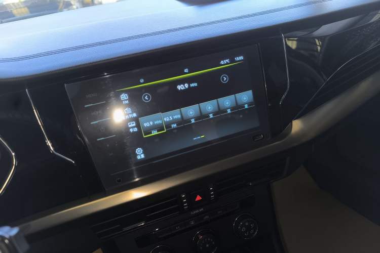 Used Volkswagen Passat 2020 280TSI Business Edition China VI Standard Audio And AC Panel
