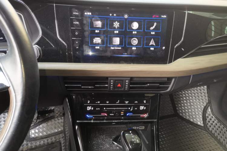 Used Volkswagen Passat 2020 380TSI Flagship Edition China VI Standard Audio And AC Panel