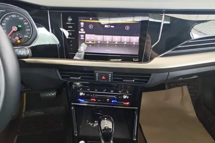 Used Volkswagen Passat 2020 280TSI Elite Edition China VI Standard Audio And AC Panel
