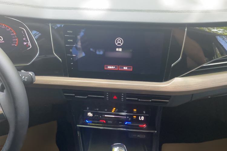 Used Volkswagen Passat 2020 Revised Version 330TSI Luxury Edition China VI Standard Audio And AC Panel