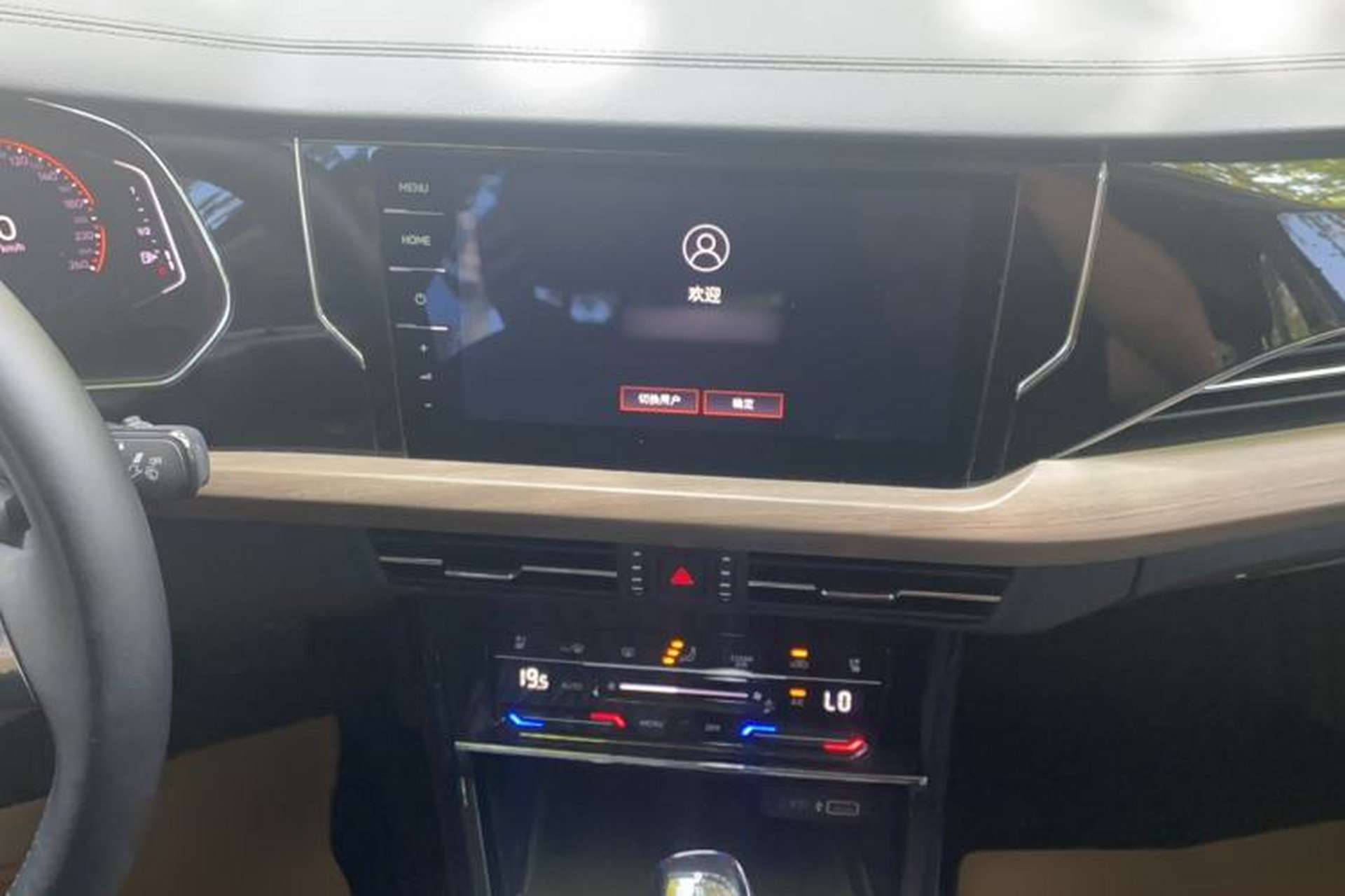 Used Volkswagen Passat 2020 Revised Version 330TSI Luxury Edition China VI Standard Audio And AC Panel