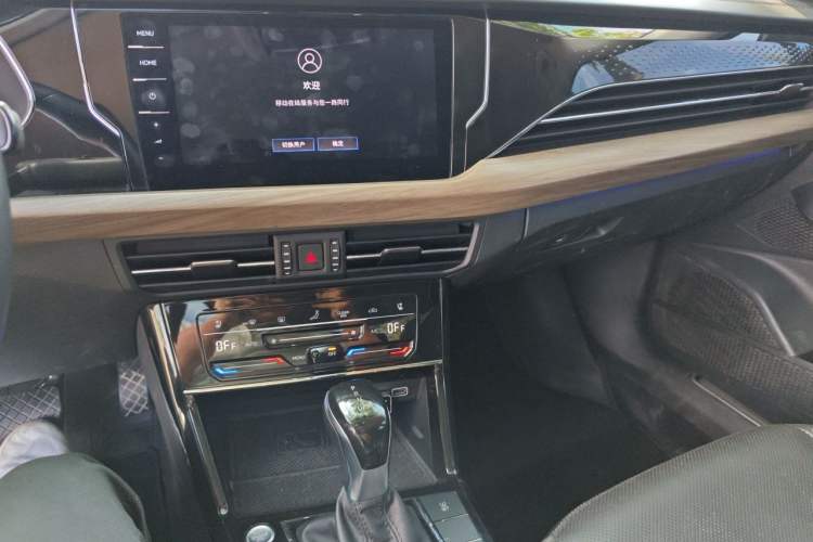 Used Volkswagen Passat 2020 330TSI Luxury Edition China VI Audio And AC Panel