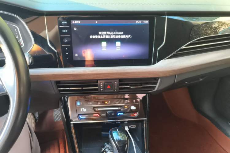 Used Volkswagen Passat 2020 Revised Version 330TSI Luxury Edition China VI Standard Audio And AC Panel