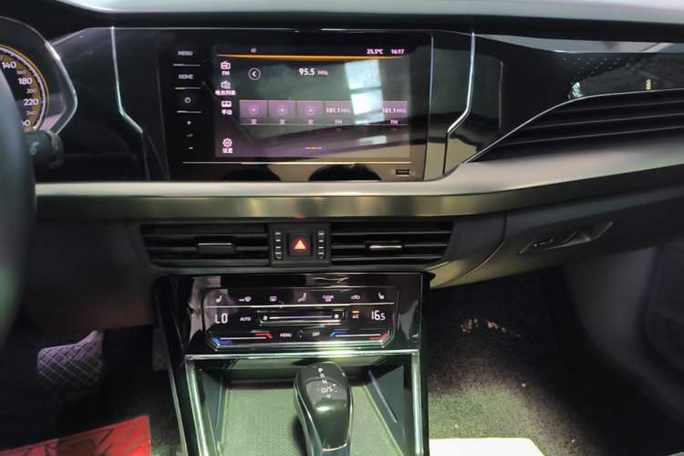 Used Volkswagen Passat 2020 330TSI Elite Edition China VI Audio And AC Panel