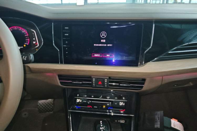 Used Volkswagen Passat 2020 Revised Version 330TSI Luxury Edition China VI Standard Audio And AC Panel