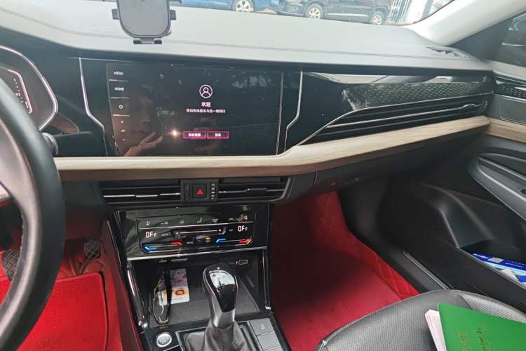 Used Volkswagen Passat 2020 Revised Version 330TSI Luxury Edition China VI Standard Audio And AC Panel