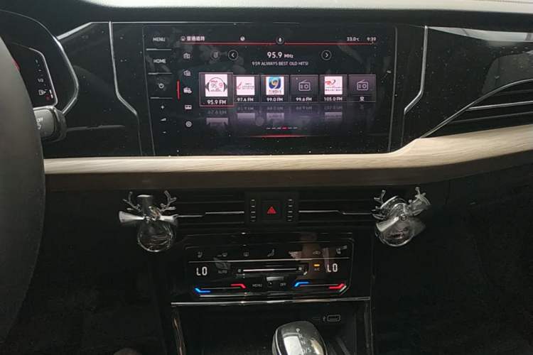 Used Volkswagen Passat 2020 Revised Version 330TSI Luxury Edition China VI Standard Audio And AC Panel