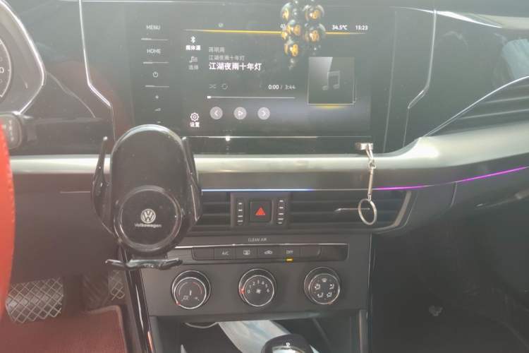 Used Volkswagen Passat 2020 Revised Version 280TSI Business Edition China VI Standard Audio And AC Panel