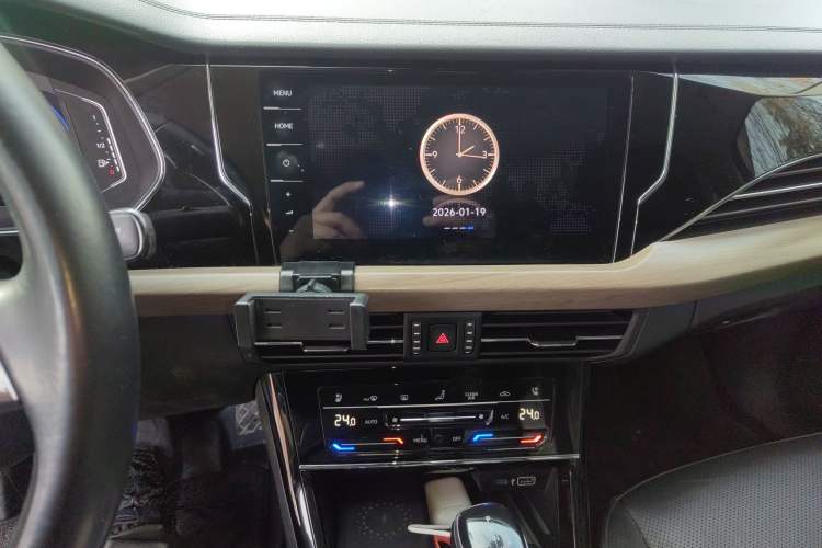 Used Volkswagen Passat 2020 Revised Version 330TSI Luxury Edition China VI Standard Audio And AC Panel