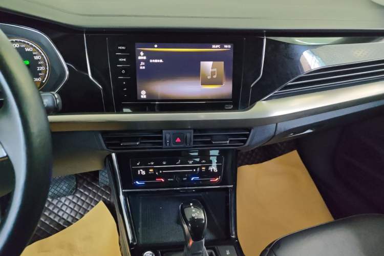 Used Volkswagen Passat 2020 Facelift 330TSI Elite Edition China VI Standard Audio And AC Panel
