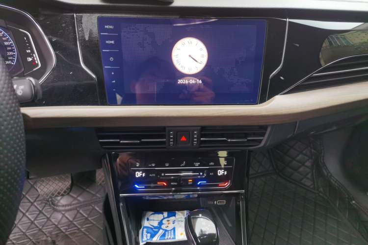 Used Volkswagen Passat 2020 Revised Version 330TSI Luxury Edition China VI Standard Audio And AC Panel