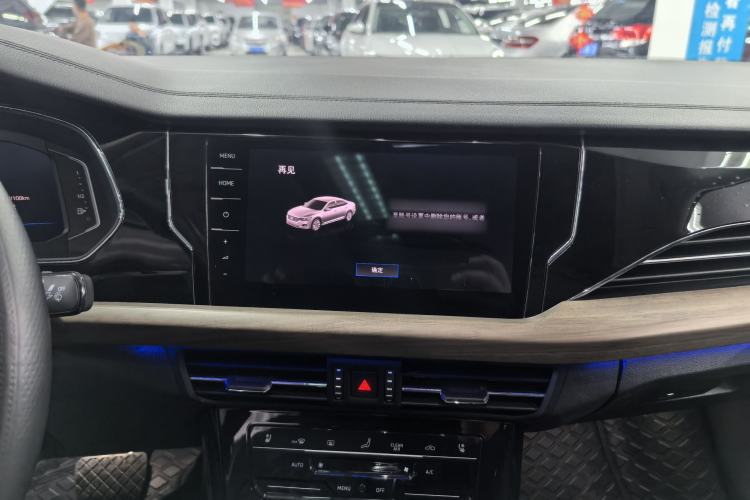 Used Volkswagen Passat 2020 Restyled 380TSI Luxury Edition China VI Standard Audio And AC Panel