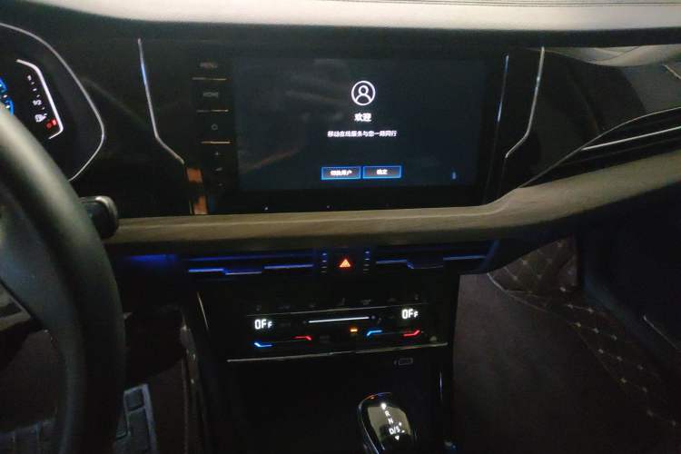 Used Volkswagen Passat 2020 Revised Version 330TSI Luxury Edition China VI Standard Audio And AC Panel