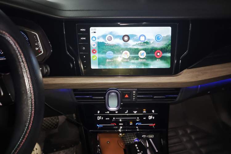 Used Volkswagen Passat 2020 Revised Version 330TSI Luxury Edition China VI Standard Audio And AC Panel