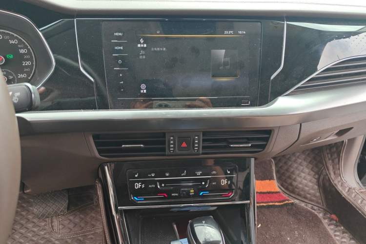 Used Volkswagen Passat 2020 330TSI Elite Edition China VI Audio And AC Panel
