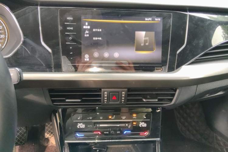Used Volkswagen Passat 2020 330TSI Elite Edition China VI Audio And AC Panel