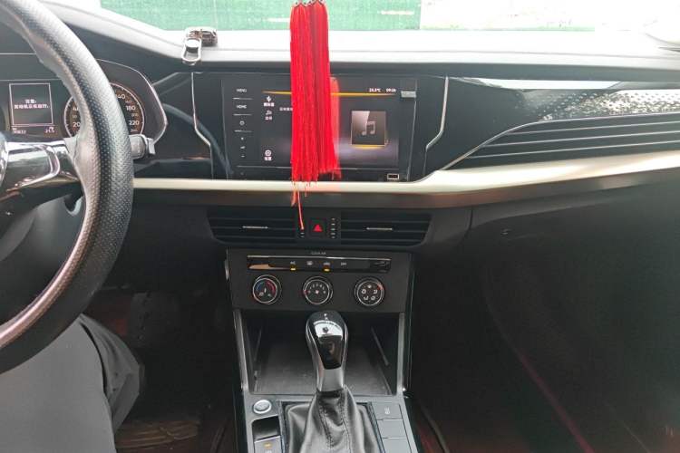 Used Volkswagen Passat 2020 Revised Version 280TSI Business Edition China VI Standard Audio And AC Panel