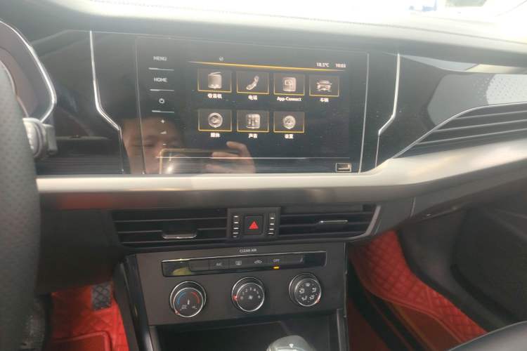 Used Volkswagen Passat 2020 280TSI Business Edition China VI Standard Audio And AC Panel