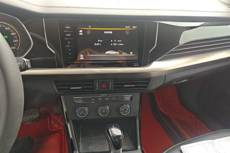 Used Volkswagen Passat 2020 280TSI Business Edition China VI Standard Audio And AC Panel