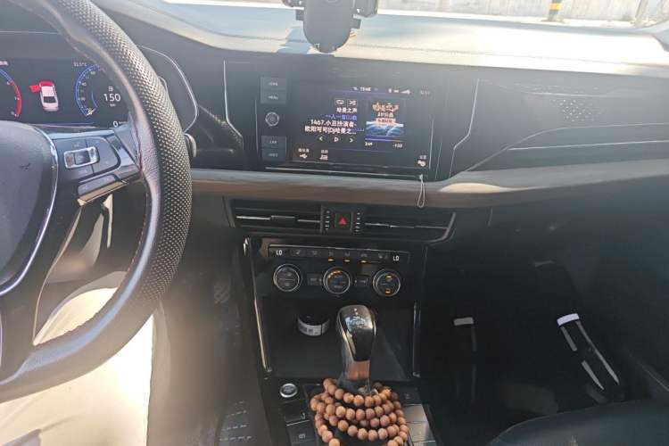 Used Volkswagen Passat 2020 Revised Version 330TSI Luxury Edition China VI Standard Audio And AC Panel
