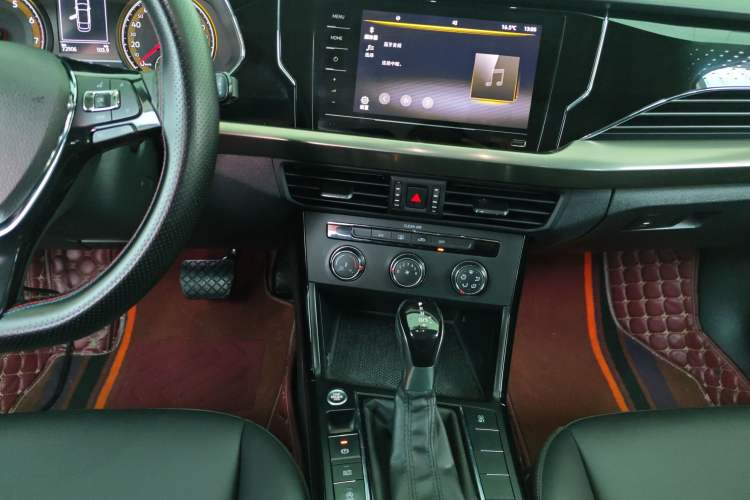 Used Volkswagen Passat 2020 280TSI Business Edition China VI Standard Audio And AC Panel