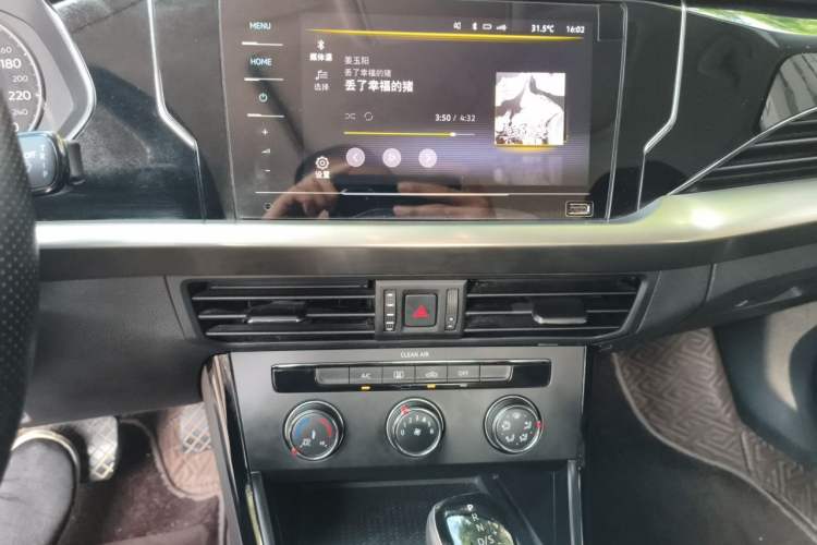 Used Volkswagen Passat 2020 280TSI Business Edition China VI Standard Audio And AC Panel