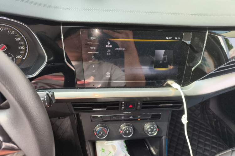 Used Volkswagen Passat 2020 Revised Version 280TSI Business Edition China VI Standard Audio And AC Panel