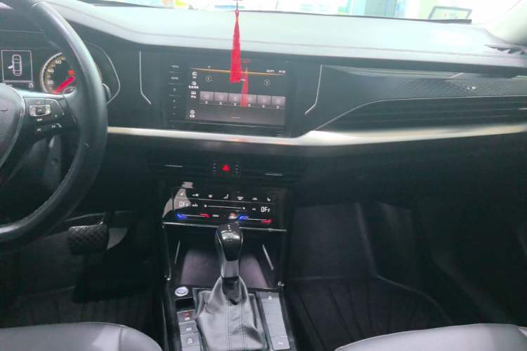 Used Volkswagen Passat 2020 330TSI Elite Edition China VI Audio And AC Panel
