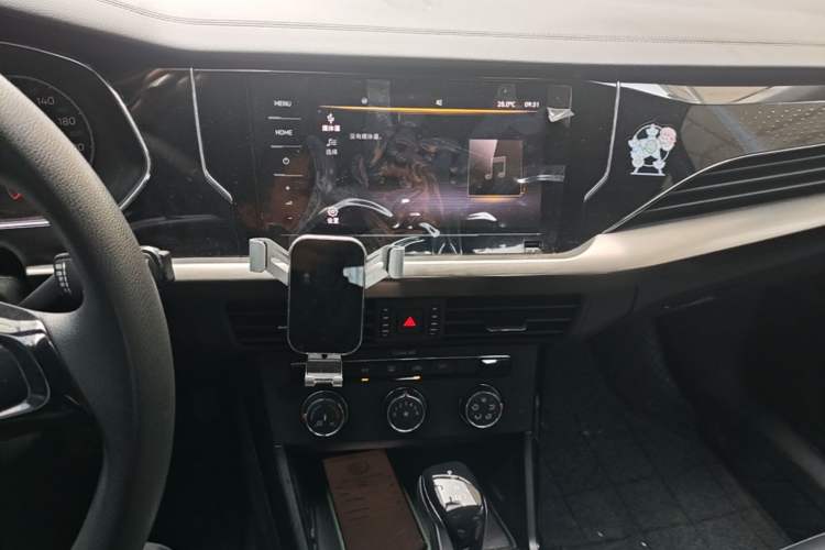 Used Volkswagen Passat 2020 280TSI Business Edition China VI Standard Audio And AC Panel