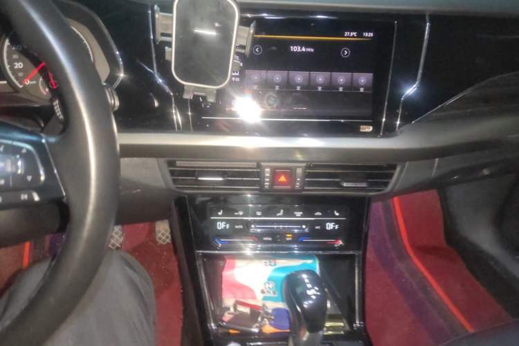Used Volkswagen Passat 2020 330TSI Elite Edition China VI Audio And AC Panel