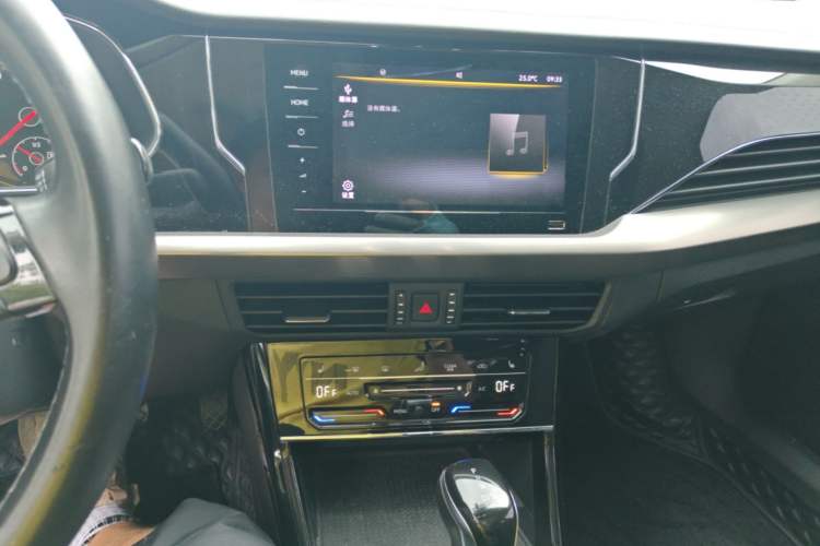 Used Volkswagen Passat 2020 Facelift 330TSI Elite Edition China VI Standard Audio And AC Panel