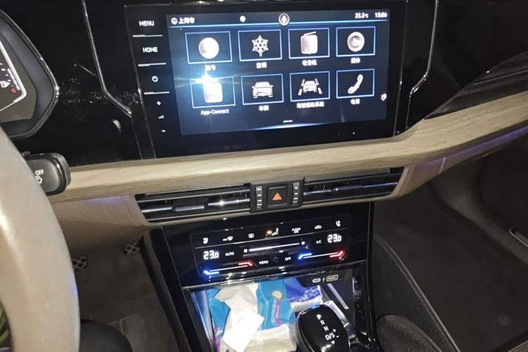Used Volkswagen Passat 2020 330TSI Luxury Edition China VI Audio And AC Panel