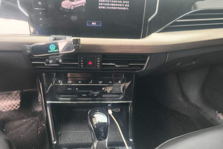 Used Volkswagen Passat 2020 330TSI Luxury Edition China VI Audio And AC Panel