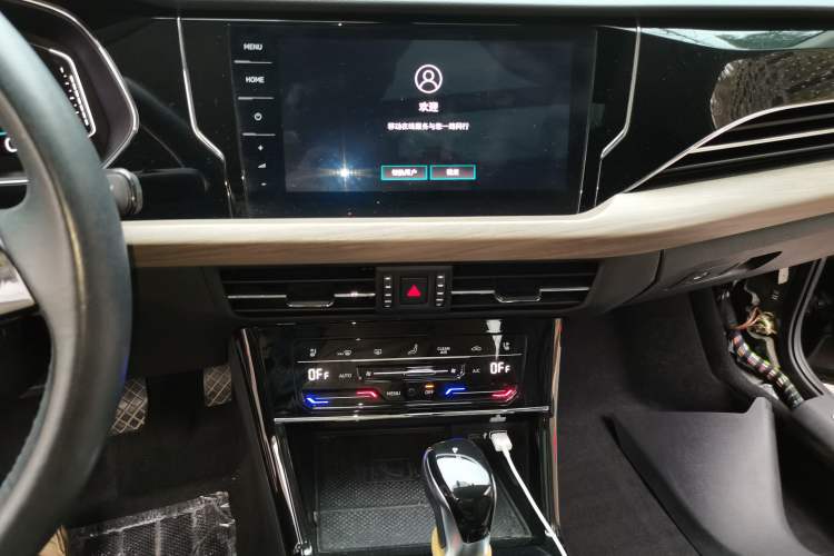 Used Volkswagen Passat 2020 330TSI Luxury Edition China VI Audio And AC Panel