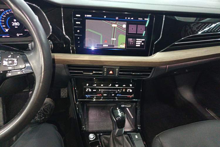 Used Volkswagen Passat 2020 Revised Version 330TSI Luxury Edition China VI Standard Audio And AC Panel