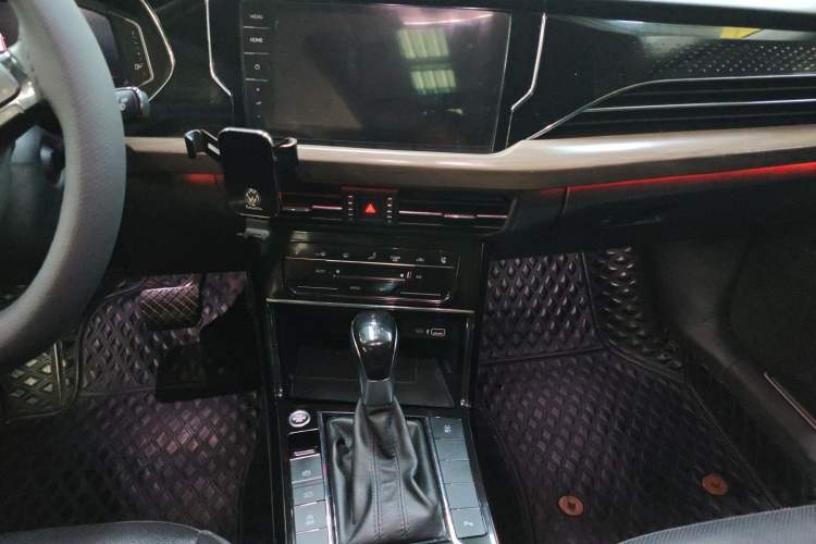 Used Volkswagen Passat 2020 330TSI Luxury Edition China VI Audio And AC Panel