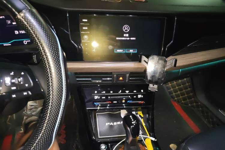 Used Volkswagen Passat 2020 Revised Version 330TSI Luxury Edition China VI Standard Audio And AC Panel