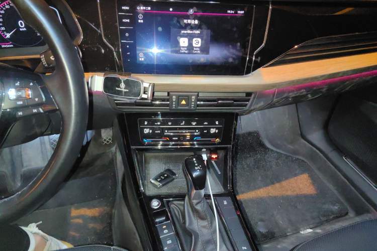 Used Volkswagen Passat 2020 Revised Version 330TSI Luxury Edition China VI Standard Audio And AC Panel