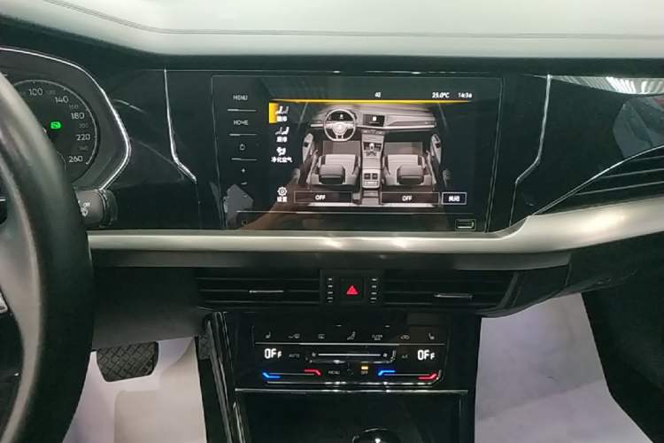 Used Volkswagen Passat 2020 Revised Version 280TSI Elite Edition China VI Standard Audio And AC Panel
