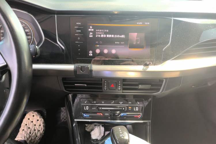 Used Volkswagen Passat 2020 330TSI Elite Edition China VI Audio And AC Panel