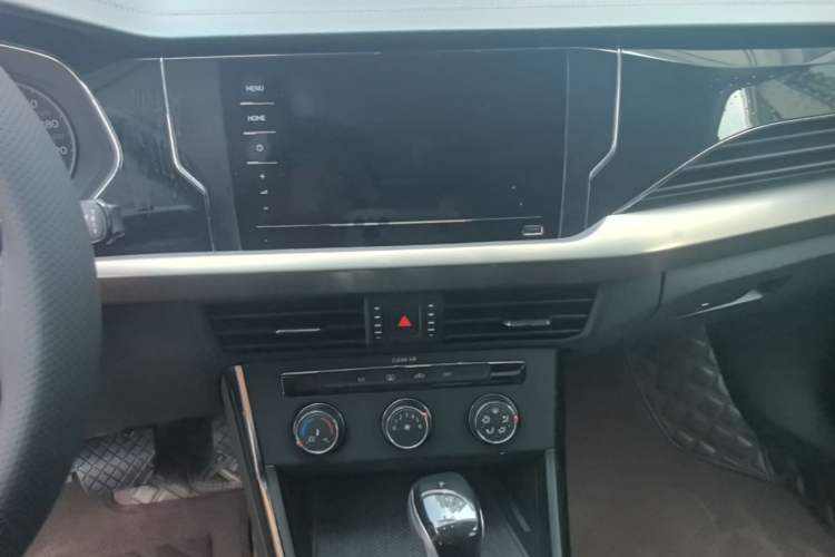 Used Volkswagen Passat 2020 280TSI Business Edition China VI Standard Audio And AC Panel